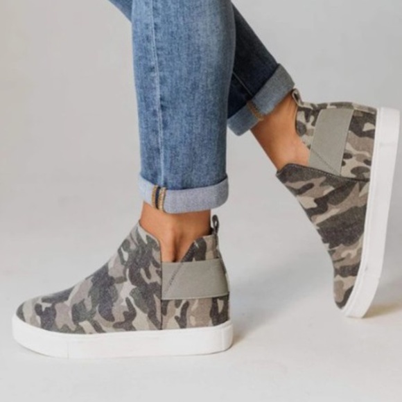 Camo Print Green Olive Slip On Sneakers - Picture 1 of 2